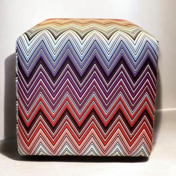 Zigzag Desenli Lacivert Kırmızı Renklerde Puf