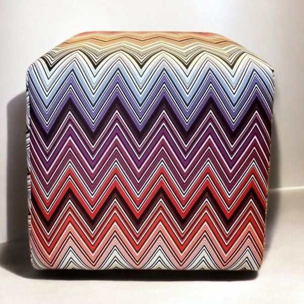 Zigzag Desenli Lacivert Kırmızı Renklerde Puf