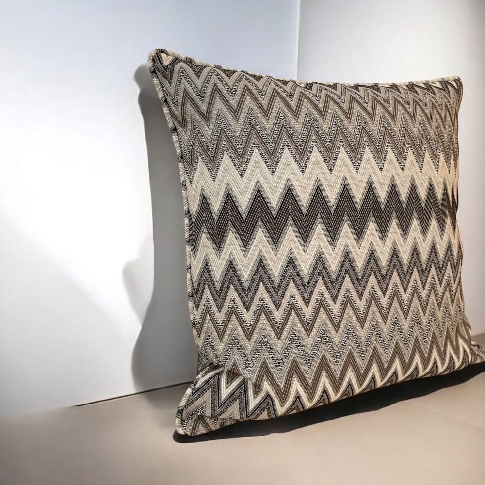 Zigzag Desenli Dokuma Dekoratif Yastık Kırlent