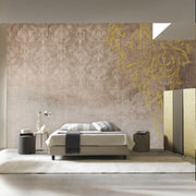 Eskitme Damask Desen Üzeri Sarı Motifli Duvar Kağıdı