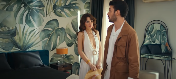 Gizli Saklı Dizi Yaz (Sinem Ünsal) Ve Levent (Halit Özgür Sarı) Yatak Odası Duvar Kağıdı