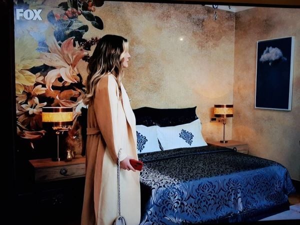 Masumiyet  Hale Ilgaz (Hülya Avşar) Yalı Konuk Odası Duvar Kağıdı