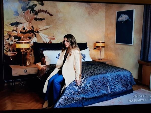 Masumiyet  Hale Ilgaz (Hülya Avşar) Yalı Konuk Odası Duvar Kağıdı