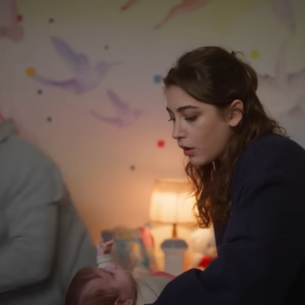 Bahar Dizisi Seren Uras Bebek Odası Duvar Kağıdı