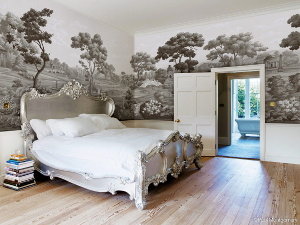 Sepya Kahve Renk Detaylı Bahçede Veranda Köprü Duvar Kağıdı