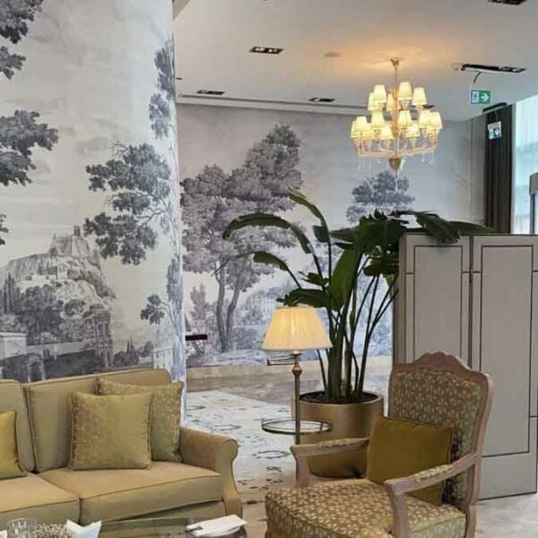 Siyah Beyaz Gri Köprü Ve İnsanlar Duvar Kağıdı