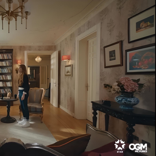 Çöp Adam Dizi Tamer (Engin Altan Düzyatan) Çalışma Odası Bej Zeminde Ağaçlar Duvar Kağıdı