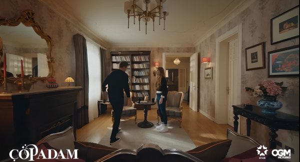 Çöp Adam Dizi Tamer (Engin Altan Düzyatan) Çalışma Odası Bej Zeminde Ağaçlar Duvar Kağıdı