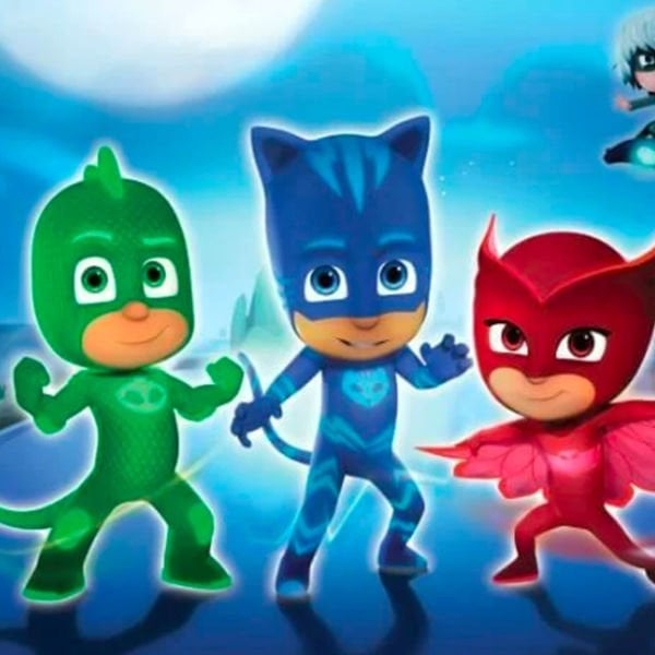 Uva Pija Maskeliler Duvar Kağıdı