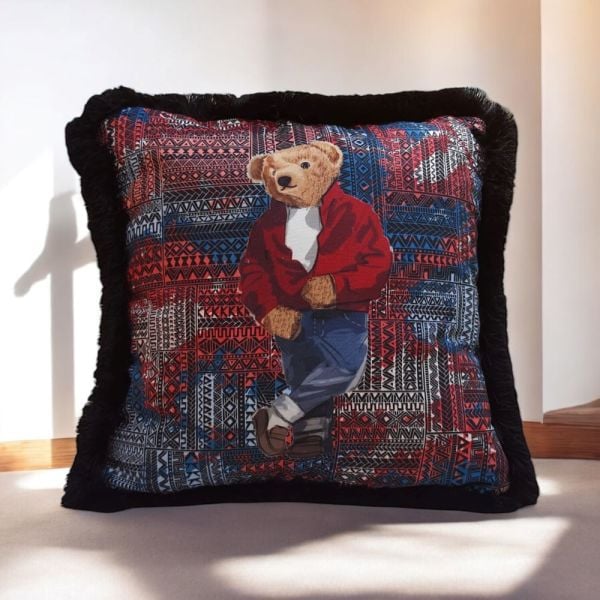Kırmızı Ceketli Bay Teddy Kadife Saçaklı Yastık