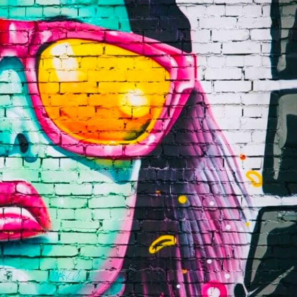 Uva Duvar Sanatı Gözlüklü Kız Duvar Kağıdı