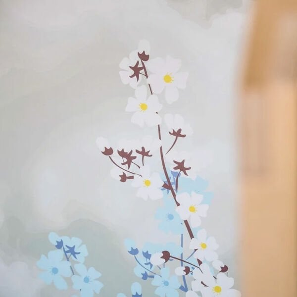 Uçan Balonlu Filli Beyaz Çiçek Desenli Duvar Kağıdı