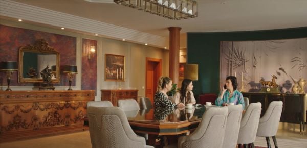 Adım Farah Dizi Salon Yemek Alanı Rölyef Boyutlu Tavuskuşları Tasarım Duvar Kağıdı