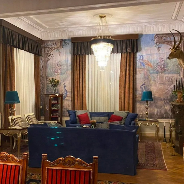 Camdaki Kız Oturma Bölümü Duvar Kağıdı