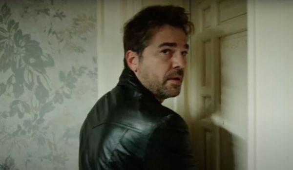 Çöp Adam Dizi Tamer (Engin Altan Düzyatan) Çalışma Odası Duvar Kağıdı