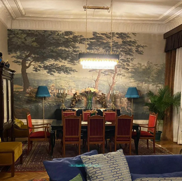 Camdaki Kız Dizi Yemek Odası Duvar Kağıdı