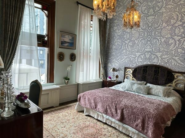 Yüz Yıllık Mucize Dizi Sacide ( Ayşe Gül Cengiz )  Odası Oryantal Damask Duvar Kağıdı