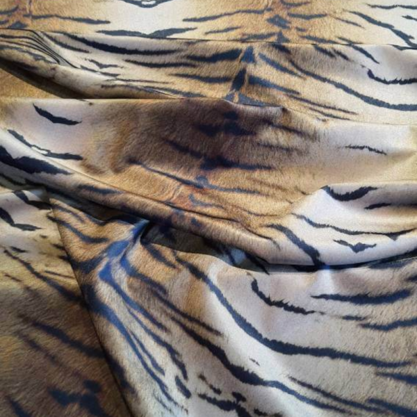 Kaplan Desen Kadife Baskılı Döşemelik Kumaş