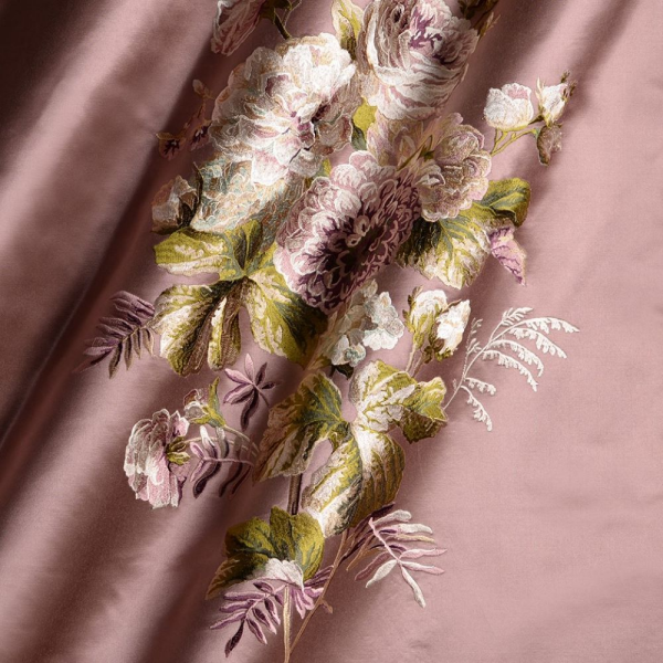 Saten Zemine Nakışlı Pano Kumaş