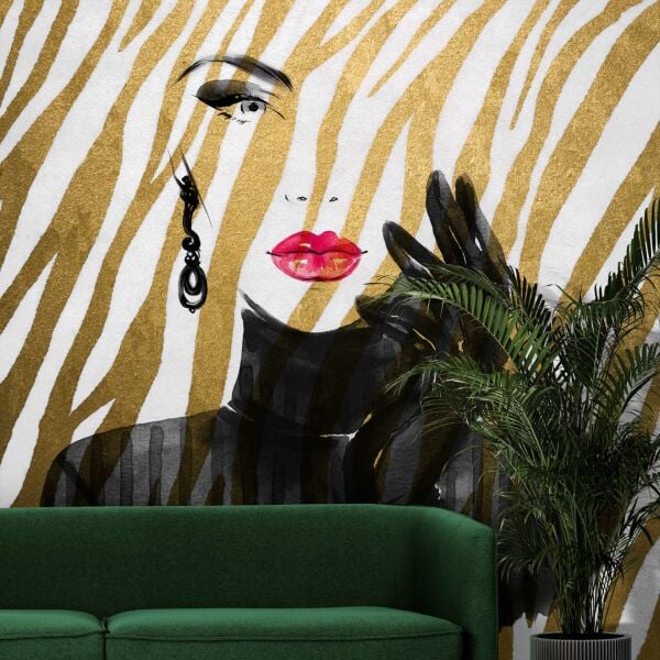 Altın ve Beyaz Renk Kaplan Deseninde Kadın Portresi Duvar Kağıdı