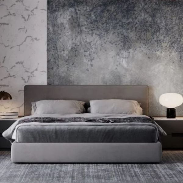 Beton Duvar Üzerinden Sarkan Lacivert Çiçekler Duvar Kağıdı