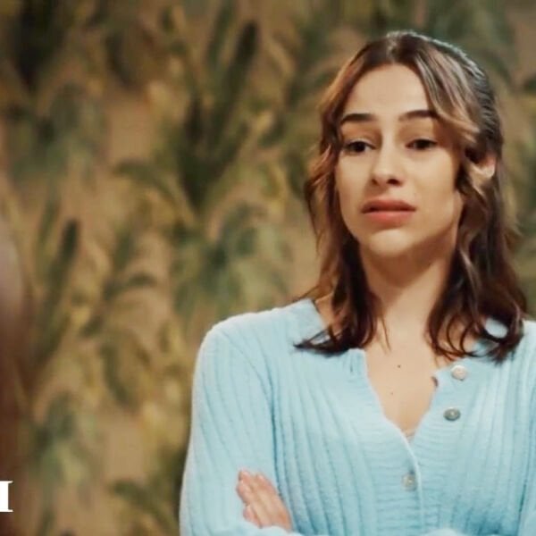 Çöp Adam Meryem ( Elçin Afacan ) Yatak Odası Duvar Kağıdı