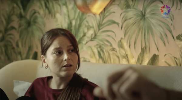 Çöp Adam Meryem ( Elçin Afacan ) Yatak Odası Duvar Kağıdı