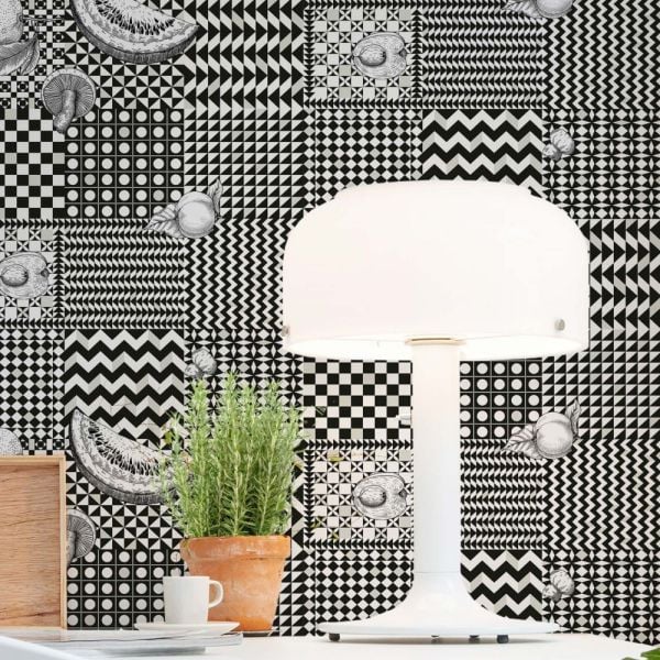 Fornasetti Siyah Beyaz Renk Frutta ve Geometrico Duvar Kağıdı