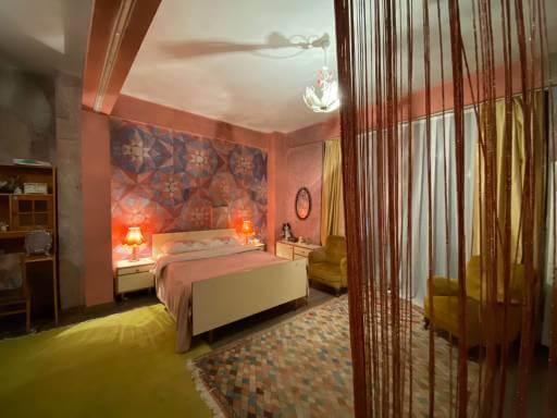 Üç Kuruş Leyla Oda ( Aslıhan Malbora ) Duvar Kağıdı