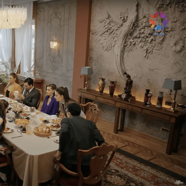 Yalı Çapkını Salon Yemek Odası Beyaz Tavus Kuşu Duvar Kağıdı