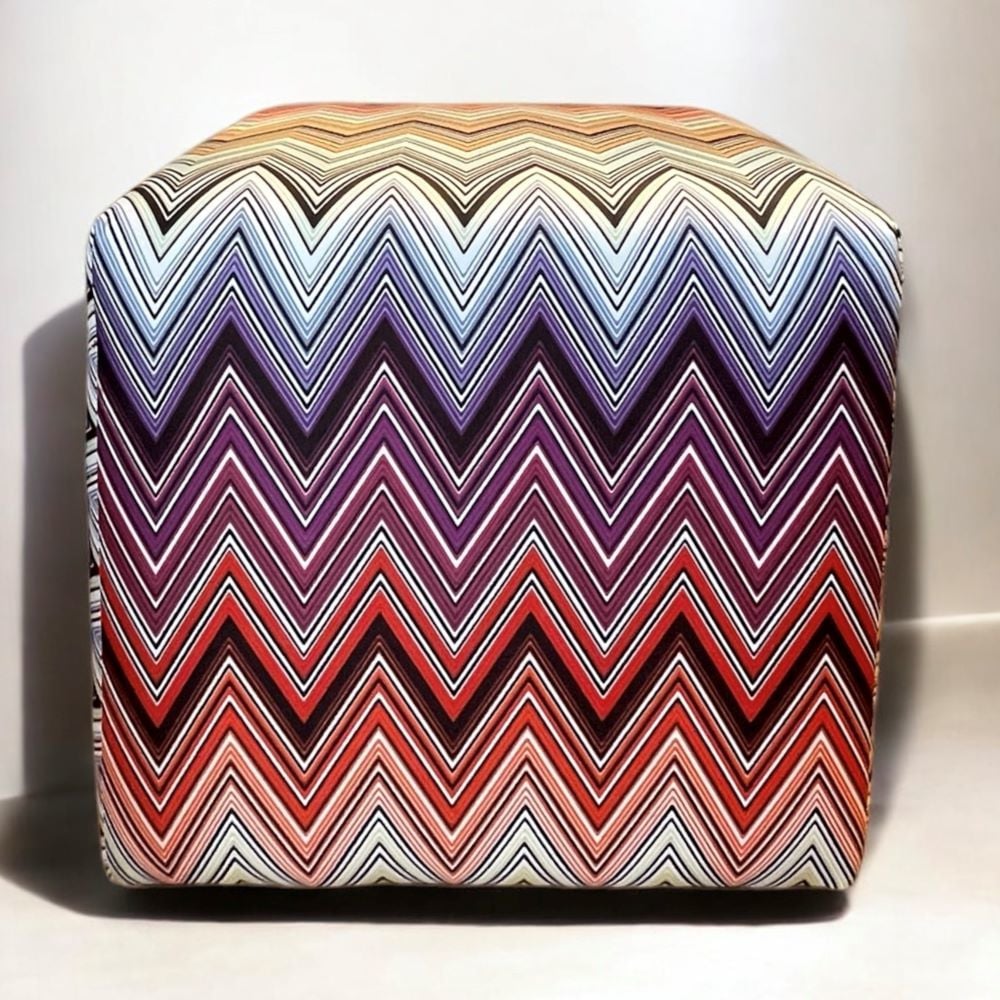 Zigzag Desenli Lacivert Kırmızı Renklerde Puf