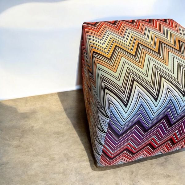 Zigzag Desenli Lacivert Kırmızı Renklerde Puf