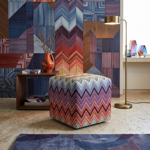 Zigzag Desenli Lacivert Kırmızı Renklerde Puf