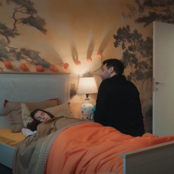 Güller ve Günahlar Dizisi Çocuk Odası (Altın Panorama) Duvar Kağıdı