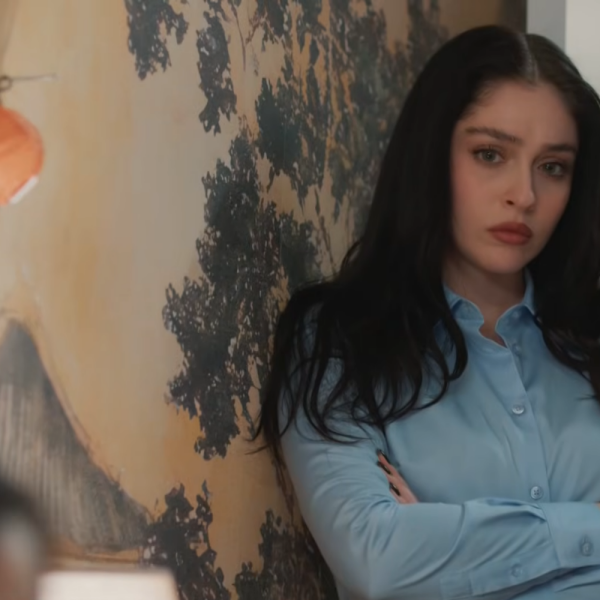 Güller ve Günahlar Dizisi Çocuk Odası (Altın Panorama) Duvar Kağıdı