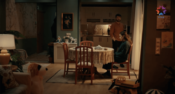 Ömer Dizi Nisa (Merve Dizdar) Ev Salon Sarmaşık Güller Duvar Kağıdı Keten Dokulu 250 Gram rc