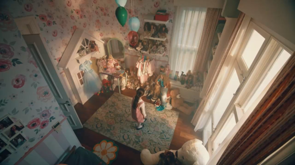 Sakla Beni Dizisi Naz Oda Çiçekler Duvar Kağıdı