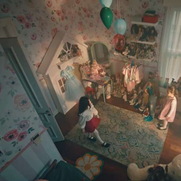 Sakla Beni Dizisi Naz Oda Çiçekler Duvar Kağıdı