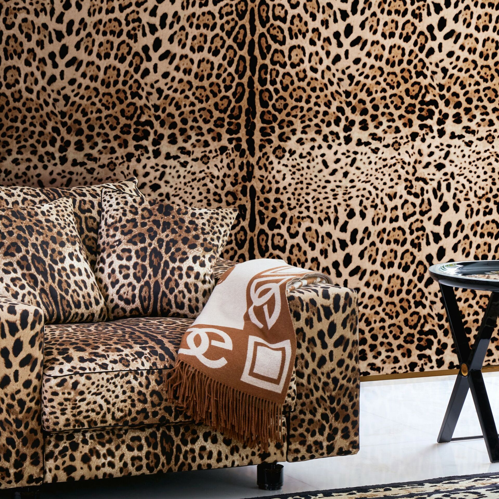 Dolce Gabbana Leopar Desen Duvar Kağıdı