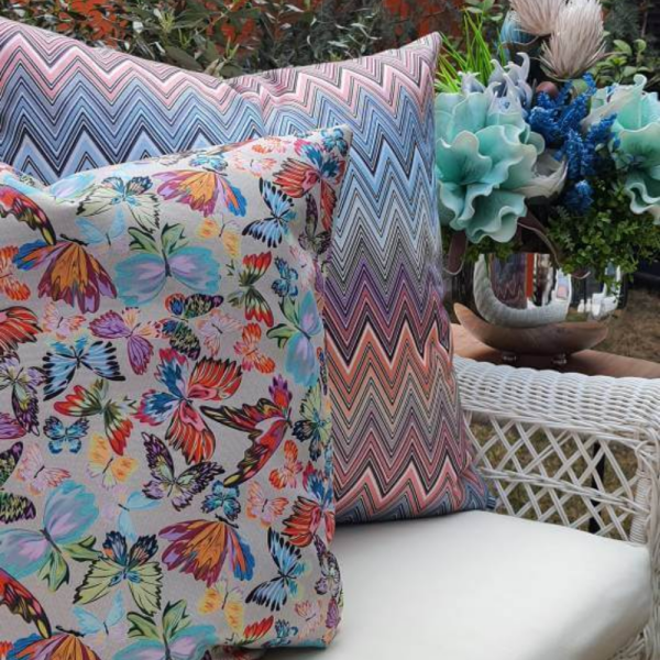 Kelebek Desen Ve Zigzaglı Yastık