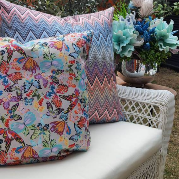 Kelebek Desen Ve Zigzaglı Yastık
