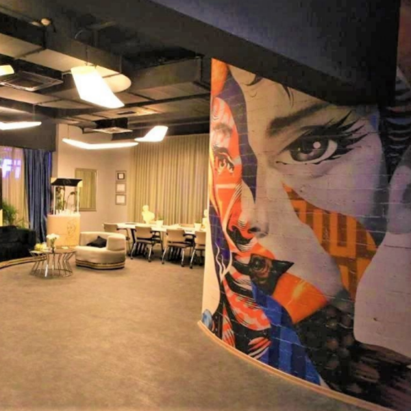 Senden Daha Güzel Dizi Retro Dizayn Kadın Duvar Kağıdı