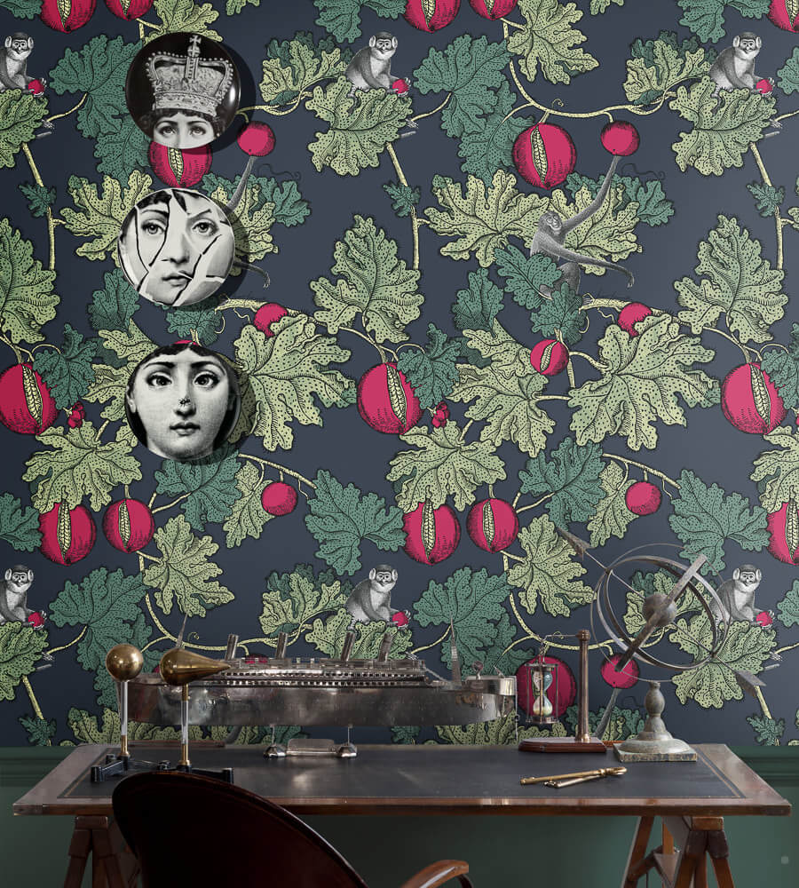 Fornasetti Nar Ağacında Dallarda Yaramaz Maymunlar Duvar Kağıdı