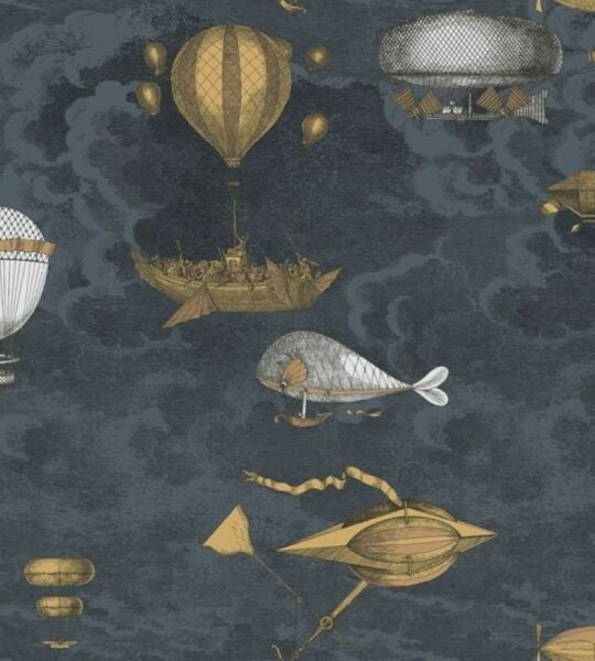 Fornasetti Yeni Dünya Çağrıştıran Bulutlar Arasında Asılı Harika Uçan Makineler Duvar Kağıdı