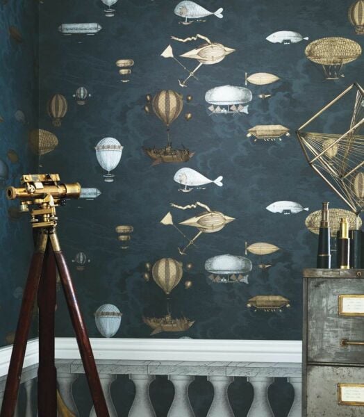 Fornasetti Yeni Dünya Çağrıştıran Bulutlar Arasında Asılı Harika Uçan Makineler Duvar Kağıdı