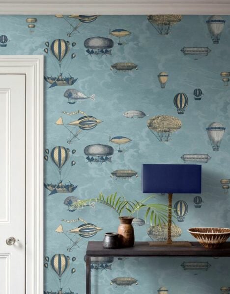 Fornasetti Yeni Dünya Çağrıştıran Bulutlar Arasında Asılı Harika Uçan Makineler Duvar Kağıdı