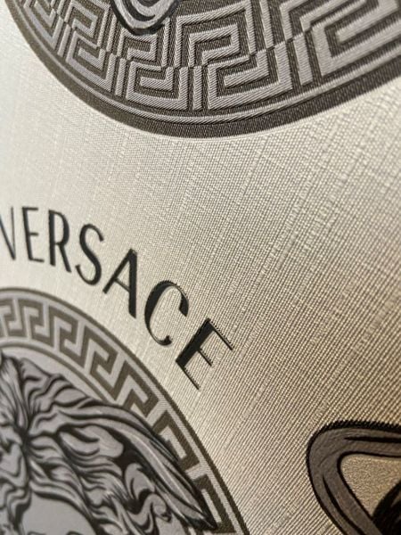 Versace 5 Virtus Gri Medusa Desen Duvar Kağıdı