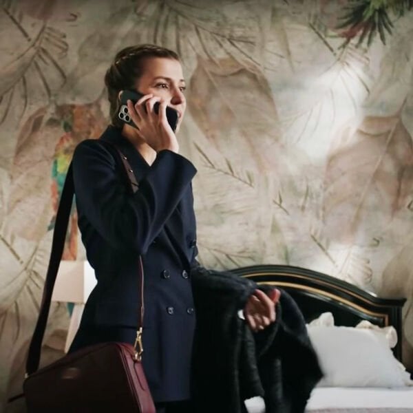 Camdaki Kız  (Selen Koroğlu)  Yatak Odası  Yatak Başı Kağıdı