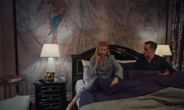 Camdaki Kız  (Selen Koroğlu)  Yatak Odası  Yatak Başı Kağıdı