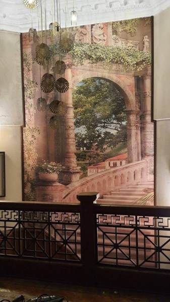 Camdaki Kız Dizi Merdiven Duvar Kağıdı